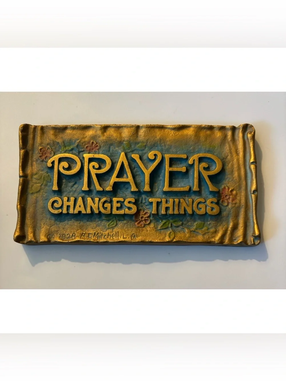 A.E. MITCHELL ART CO. CAST METAL PLAQUE ANTIQUE 1928 ~ “ Prayer Changes Things”